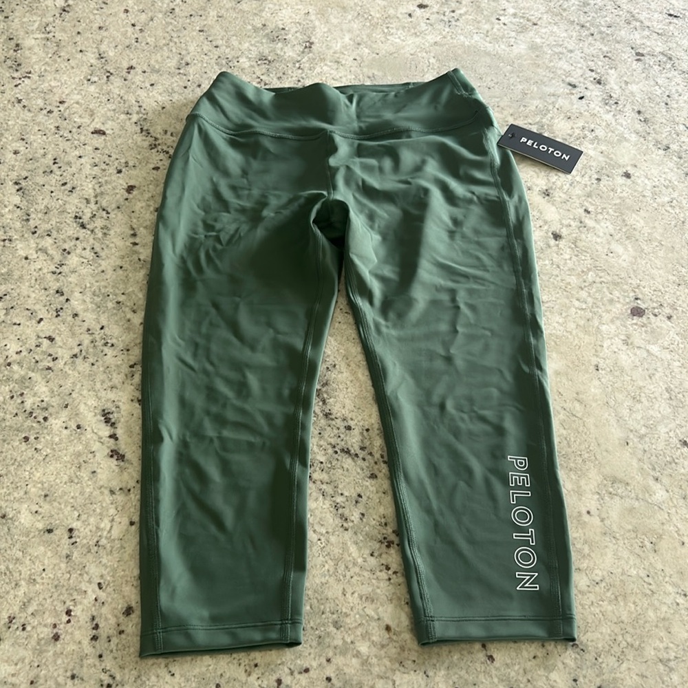 NWT Peloton Capri Leggings L